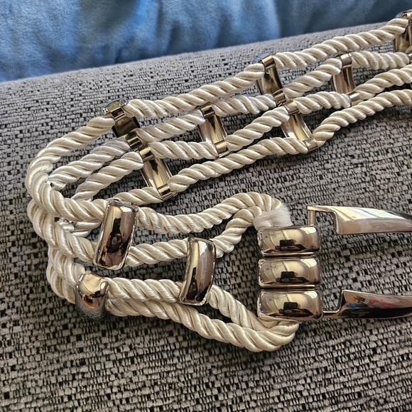 Cache Belt White w/silver accents Size Small - Picture 6 of 9